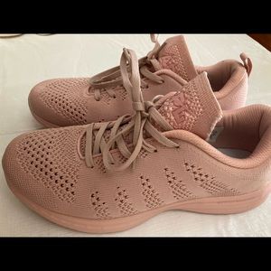 COPY - APL Athletic propulsion snickers